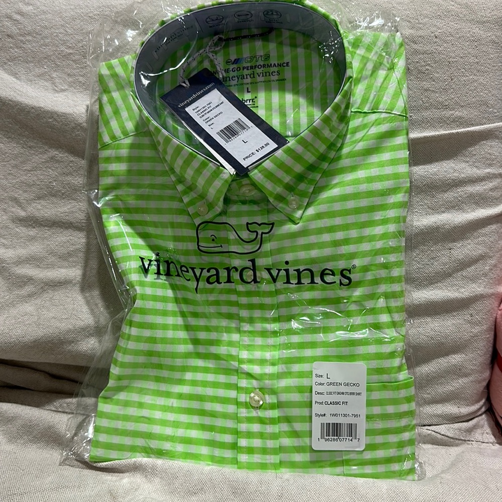 Men’s on the go button down NWT